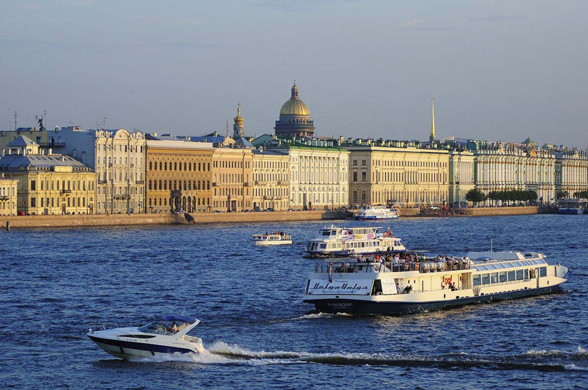 Петербург расположен на реке неве. Речные прогулки по Неве в Санкт-Петербурге. Питер прогулка по Неве. Экскурсии на кораблике в Санкт-Петербурге по рекам и каналам.